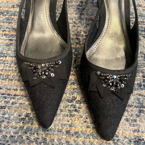 Ann Taylor Fiona Charcoal Fabric Kitten Heels - Size 6 - Picture 4 of 6